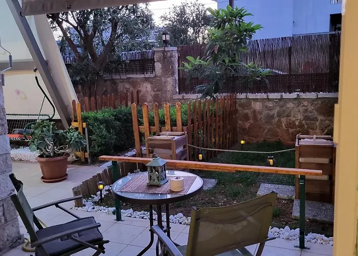 M&M Airport Stop Garden Apartment