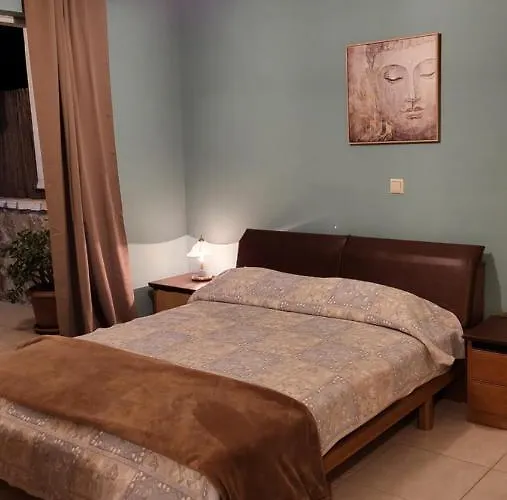 M&M Airport Stop Garden Apartment