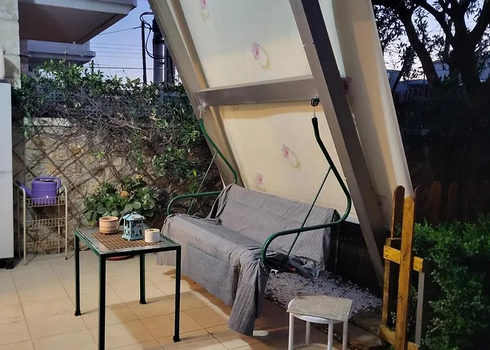 M&M Airport Stop Garden Apartment